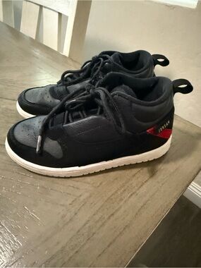 Jordan Kids Black and Red Low-Top Sneakers